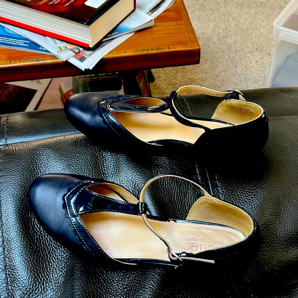 Womens kitten heel shoes